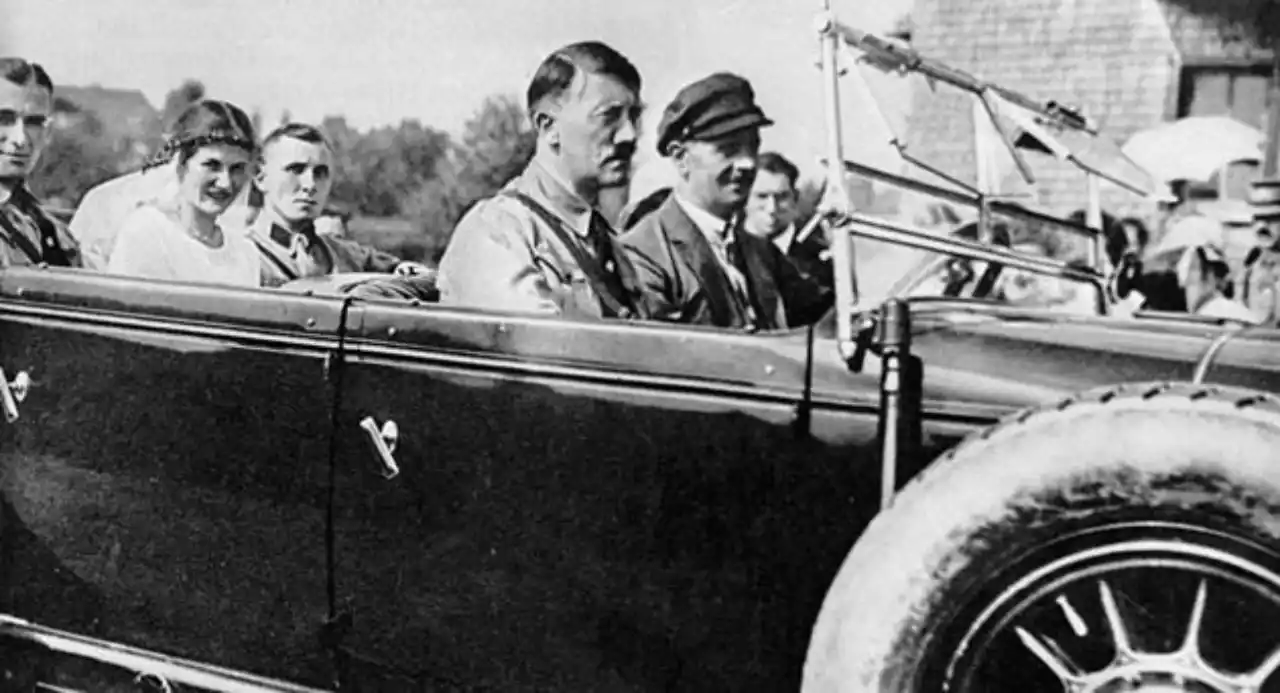 00 Hitler: no murió y que escapó a América del Sur 00