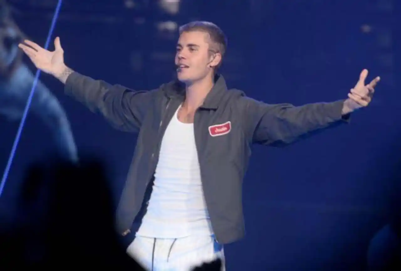 industria-de-la-musica-controlada-por-elite - 2017-08-08 - Justin