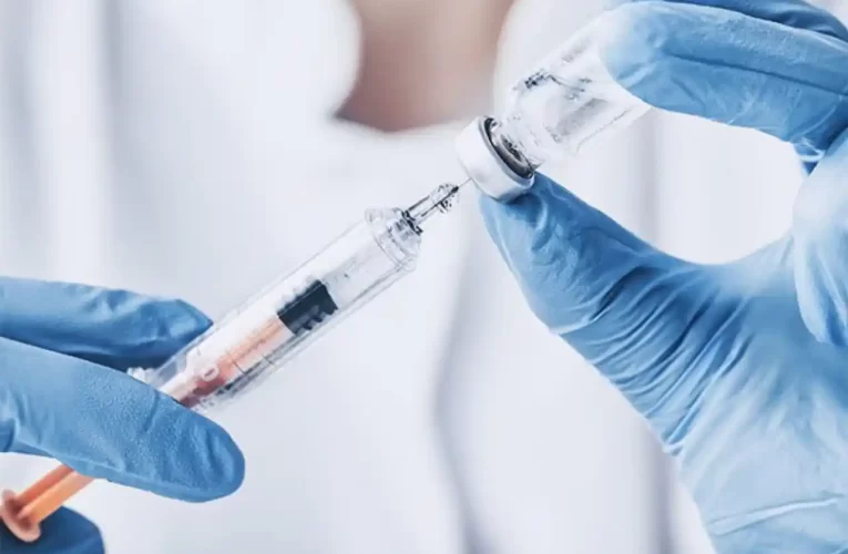 Los CDC advierten que la vacuna contra la gripe estacional causa «abortos espontáneos»