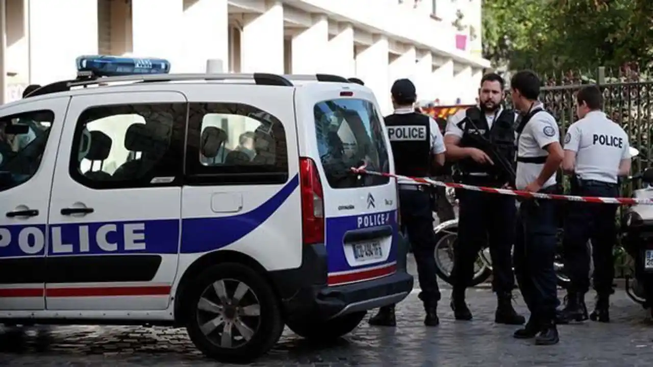 canibalismo-en-paris-africanos-muerden - 2018-02-24 - Canibalismo 10