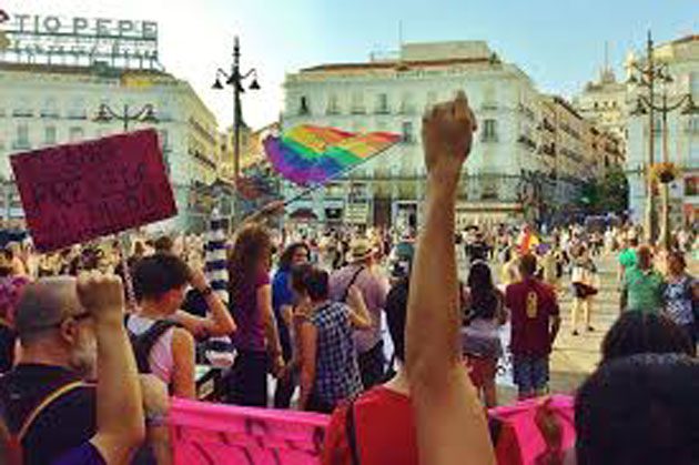 gay Los activistas gay-feministas fomentan la homosexualidad