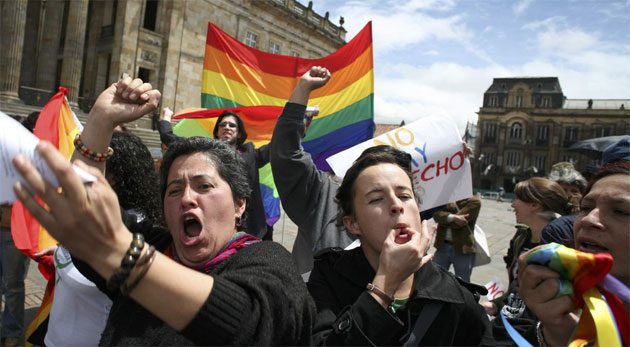 gay_revolucion Los activistas gay-feministas fomentan la homosexualidad