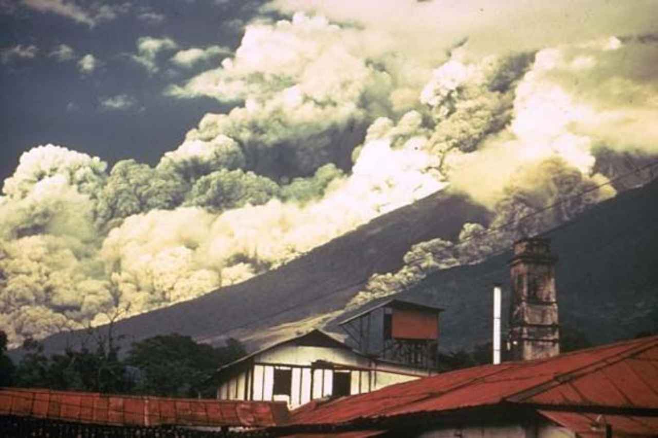 00 Guatemala: montículos de ceniza caliente 00