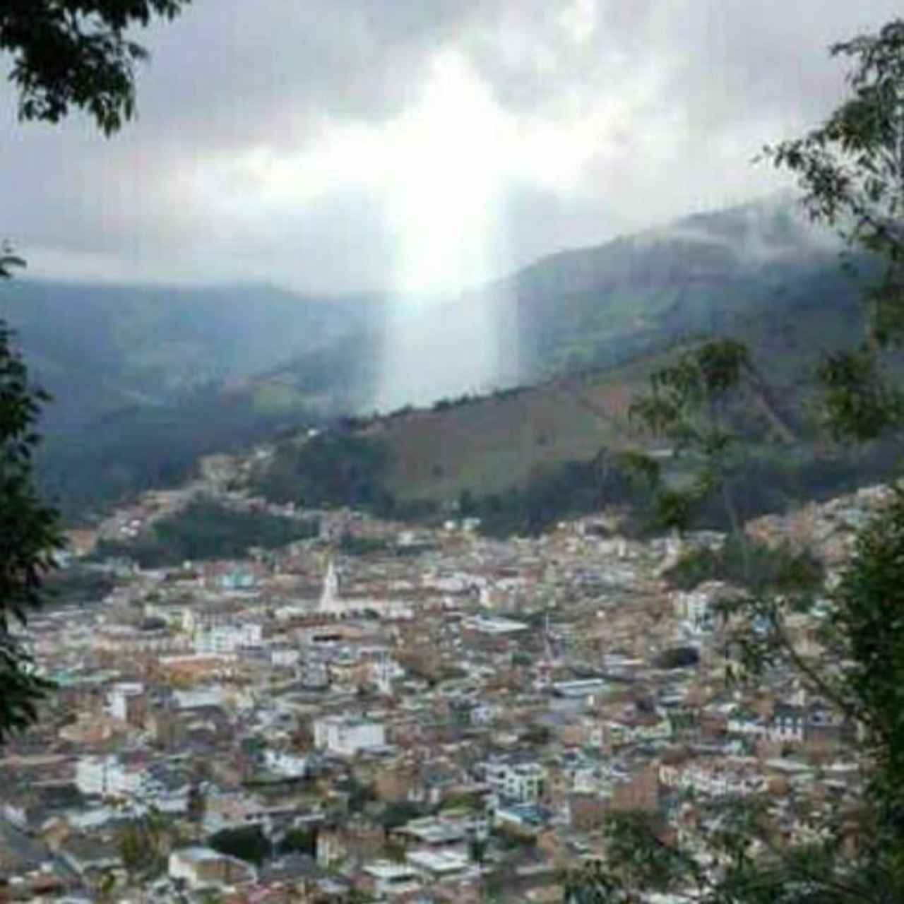 00 Jesus: apareció luego que deslizamiento en Colombia 00