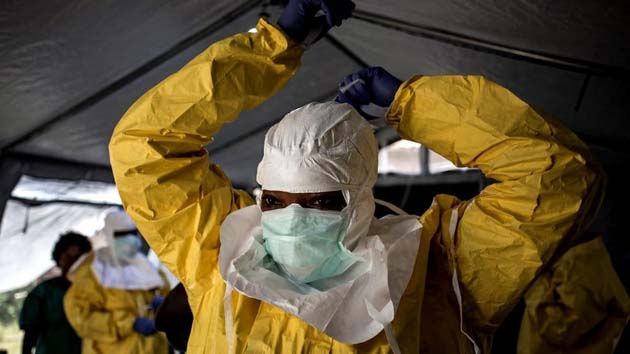 congo-medicos Aldeanos congoleños, infectados con una rara cepa del virus del Ébola