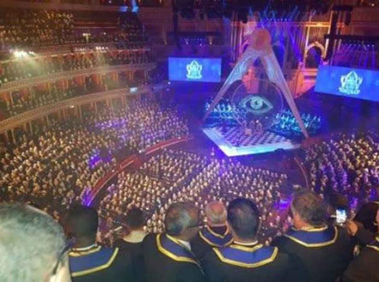 escuadra-francmasones-influencia-en-la-sociedad - 2018-09-07 - Masones1 1