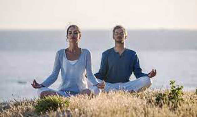 meditar_pareja Practicar la meditación por la mañana como un ejercicio sano para la mente