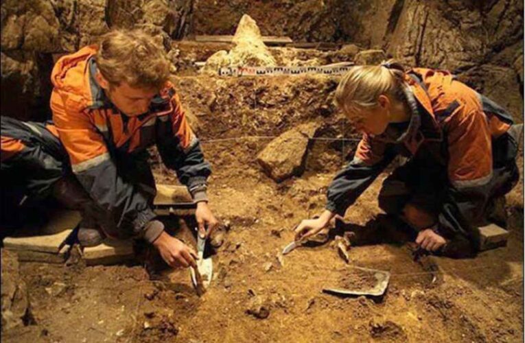 En este mundo, especies misteriosas se cruzaban con los neandertales