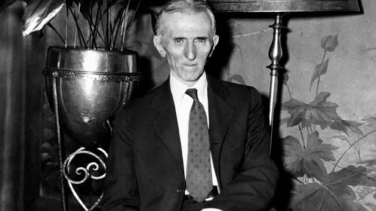 00 Tesla fue perseguido por una agencia toda su vida 00
