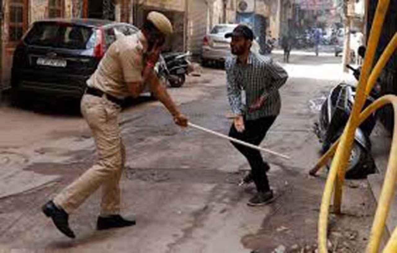 india-castiga-ciudadanos-violentamente - 2020-03-29 - Policia 1