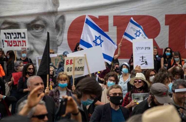 Protesta por el manejo de la crisis en plazas de Tel Aviv a Jerusalem