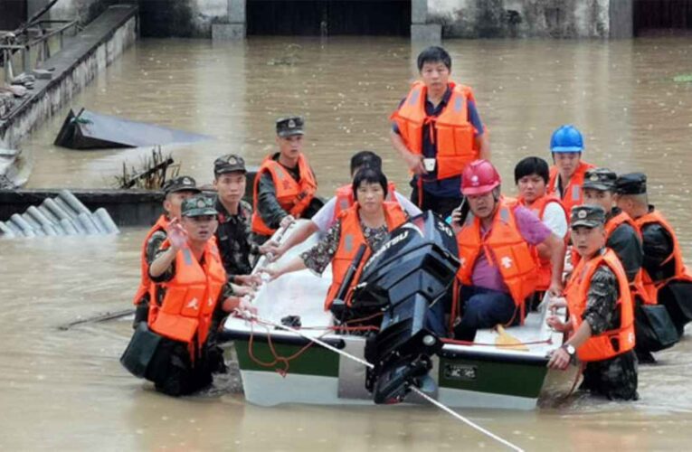 Las lluvias constantes han provocado que el Yangtze se desborde