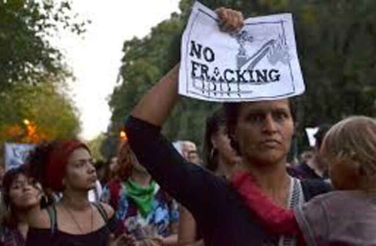 La fracturación hidráulica tienen factores de riesgo como el impacto ambiental radiactivo