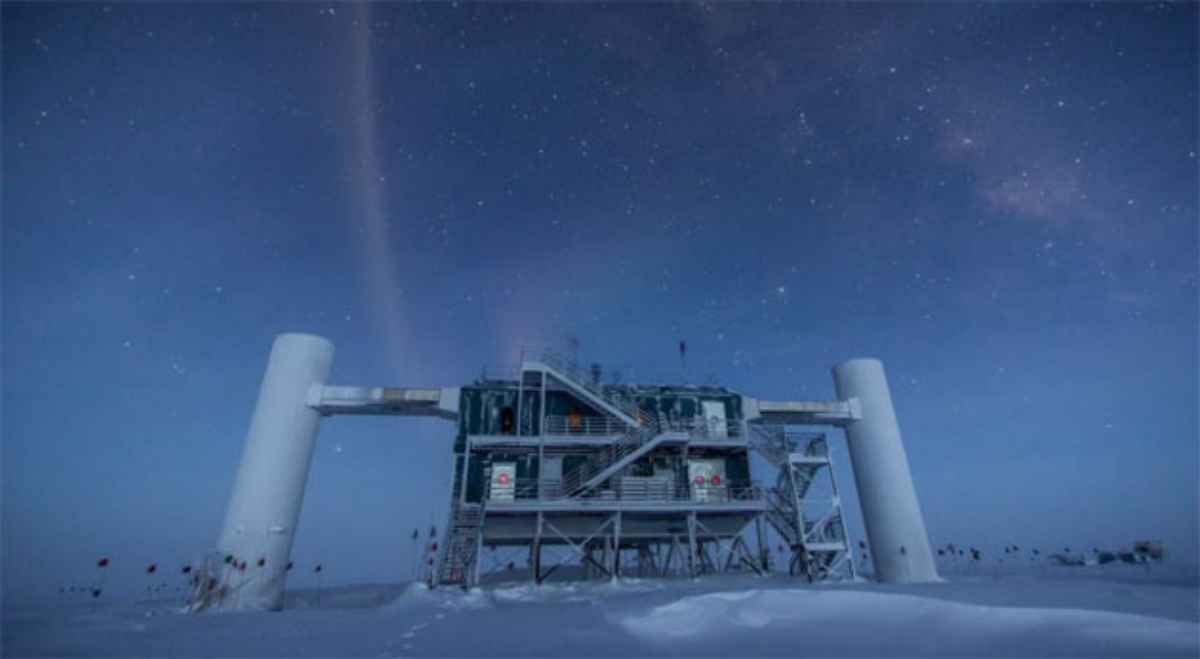 Partículas de antimateria monstruosa se estrellan en la Antártida