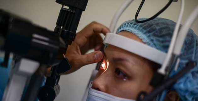 Las complicaciones de la cirugía ocular LASIK vinculadas con el suicidio
