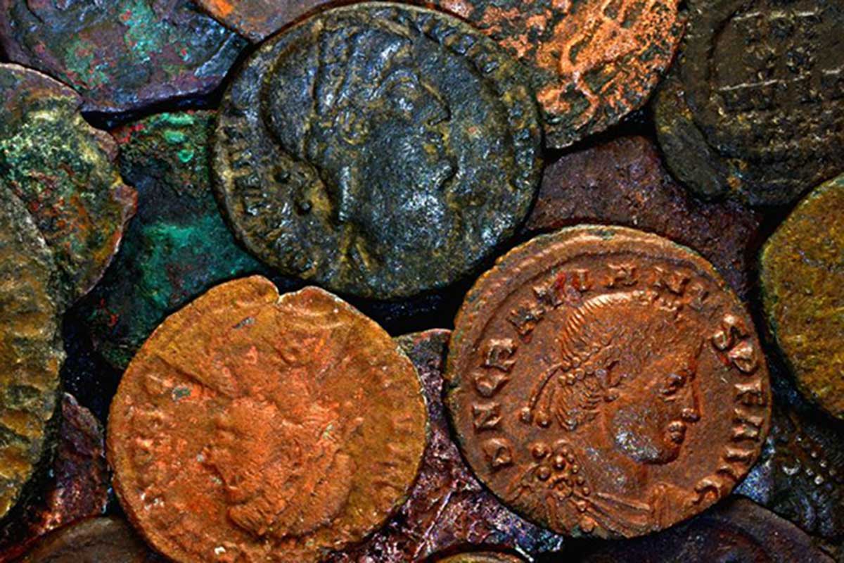 Encuentran un tesoro de monedas de oro que datan de la caída del Imperio Romano