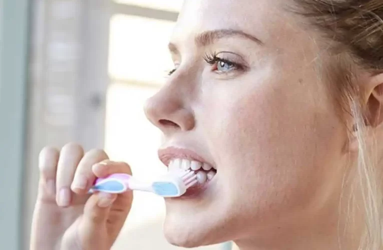 Higiene bucal: ingrediente en pasta de dientes y enjuague bucal vinculado a la resistencia a los antibióticos