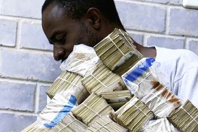 oro_billete-1 El banco central de Zimbabue anuncia moneda de oro para combatir la inflación