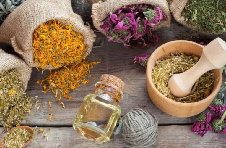 Cómo hacer varios remedios herbales diferentes