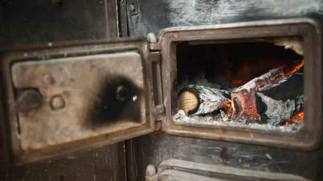 gas_salamandra Europeos desesperados queman ÁRBOLES para calentarse tras la destrucción de las tuberías de Nord Stream