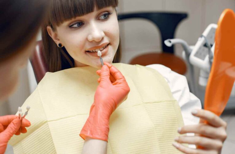¿En qué consisten los implantes dentales?