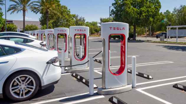 00 Tesla Supercharger son estaciones de carga rápida 00