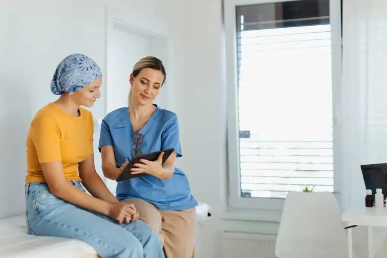 oncologo-especialidades-tratamientos-y-consejos - 2025-01-04 - Chica