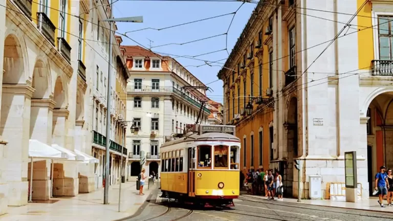 portugal-guia-de-viajes-cultura-y-gastronomia - 2025-04-29 - Tranvia