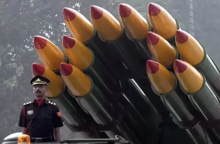 Bomba Atómica en la Actualidad: Riesgos, Políticas y Futuro Nuclear