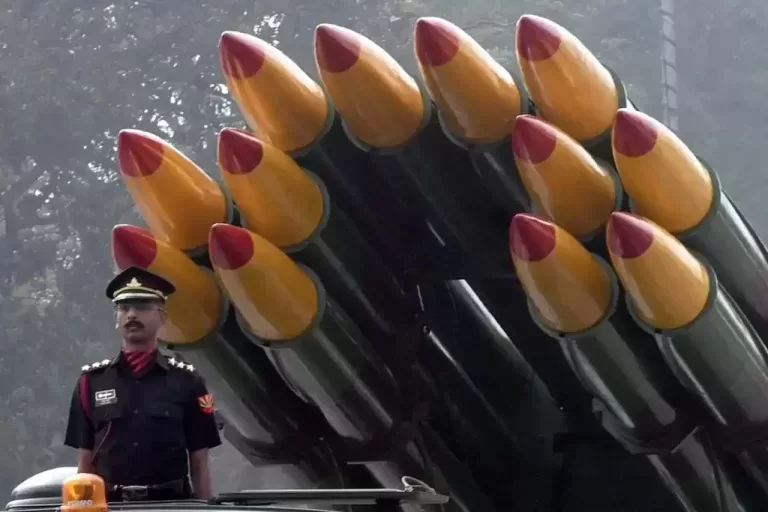 bomba-atomica-en-la-actualidad-riesgos-politicas-y-futuro-nuclear - 2025-09-27 - Portada1